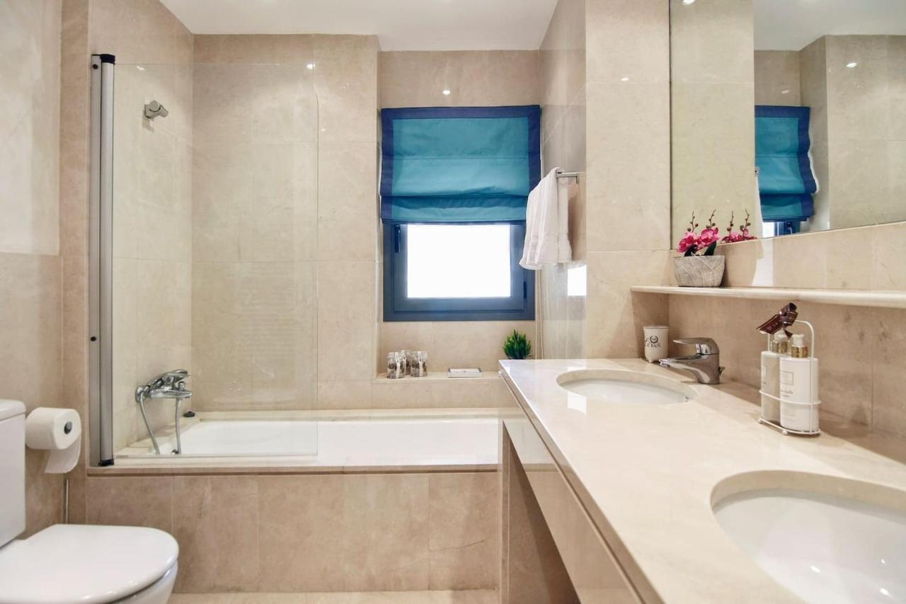 Polo Royale Waterfront Luxury Apt - 3 Terraces And Pool Sotogrande Eksteriør bilde